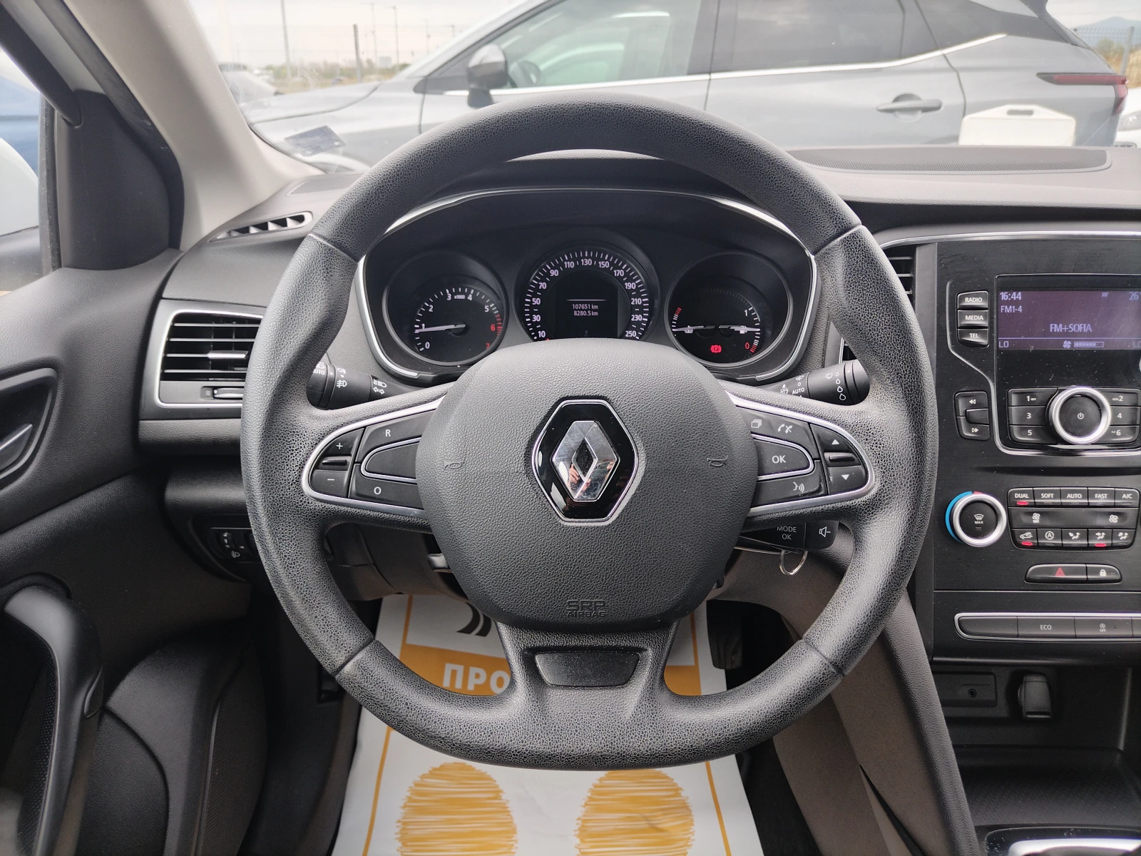 Renault Megane 1.3TCe 140 к.с./Life - изображение 8
