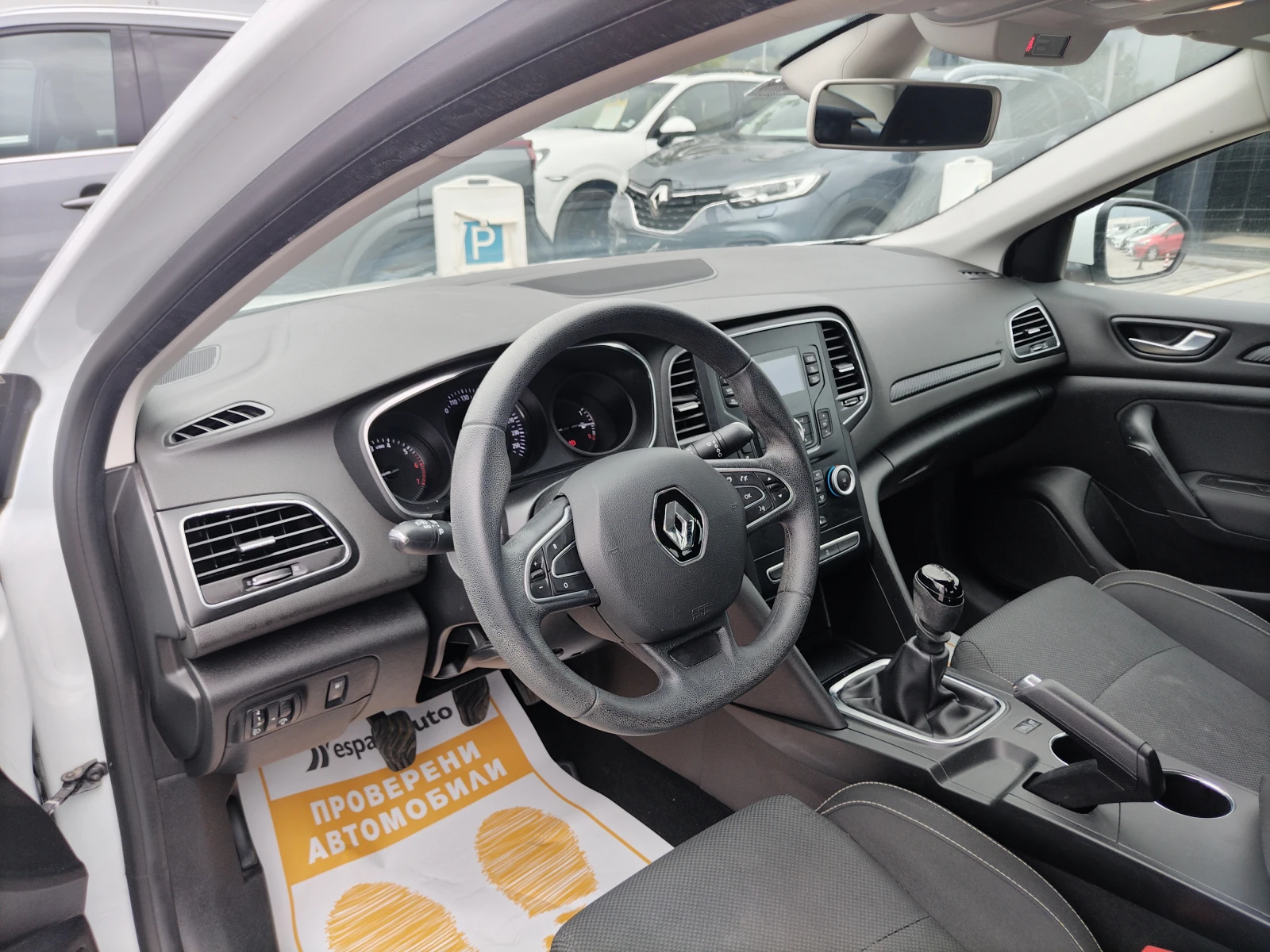Renault Megane 1.3TCe 140 к.с./Life - изображение 10