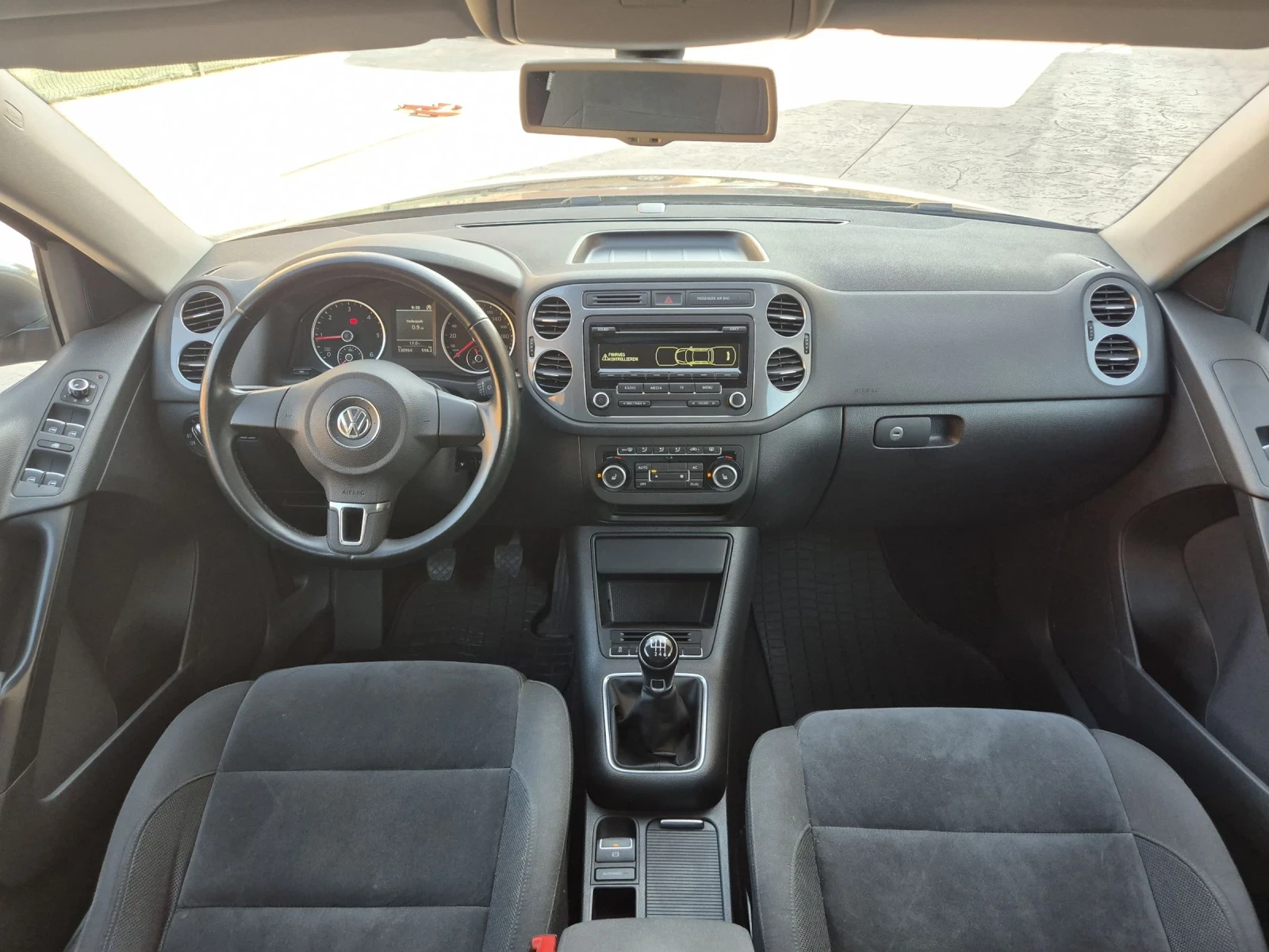 VW Tiguan 2.0TDI* ДОКАЗАНИ КИЛОМЕТРИ*  - изображение 10