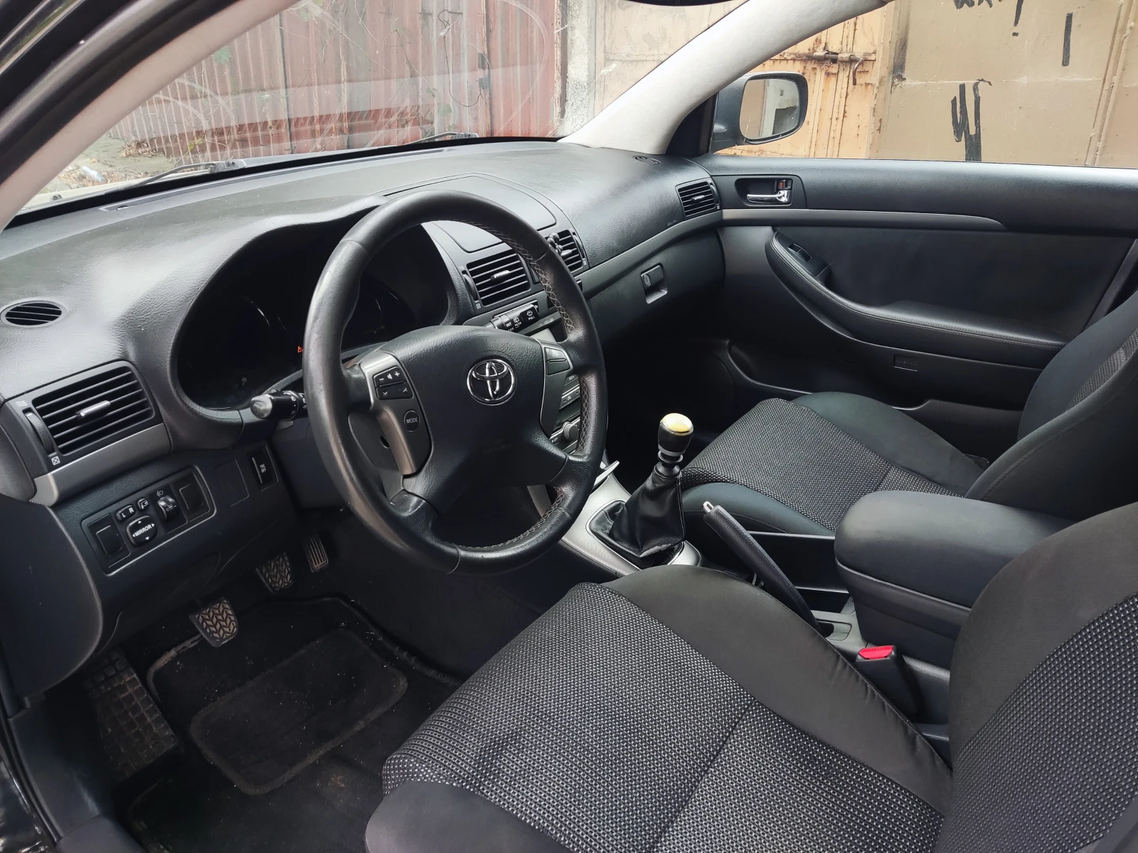 Toyota Avensis, снимка 8 - Автомобили и джипове - 53932933