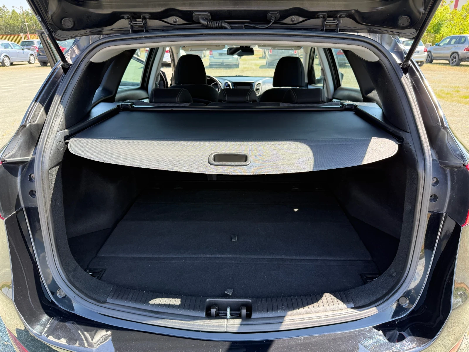 Hyundai I30 Комби, снимка 10 - Автомобили и джипове - 54479076
