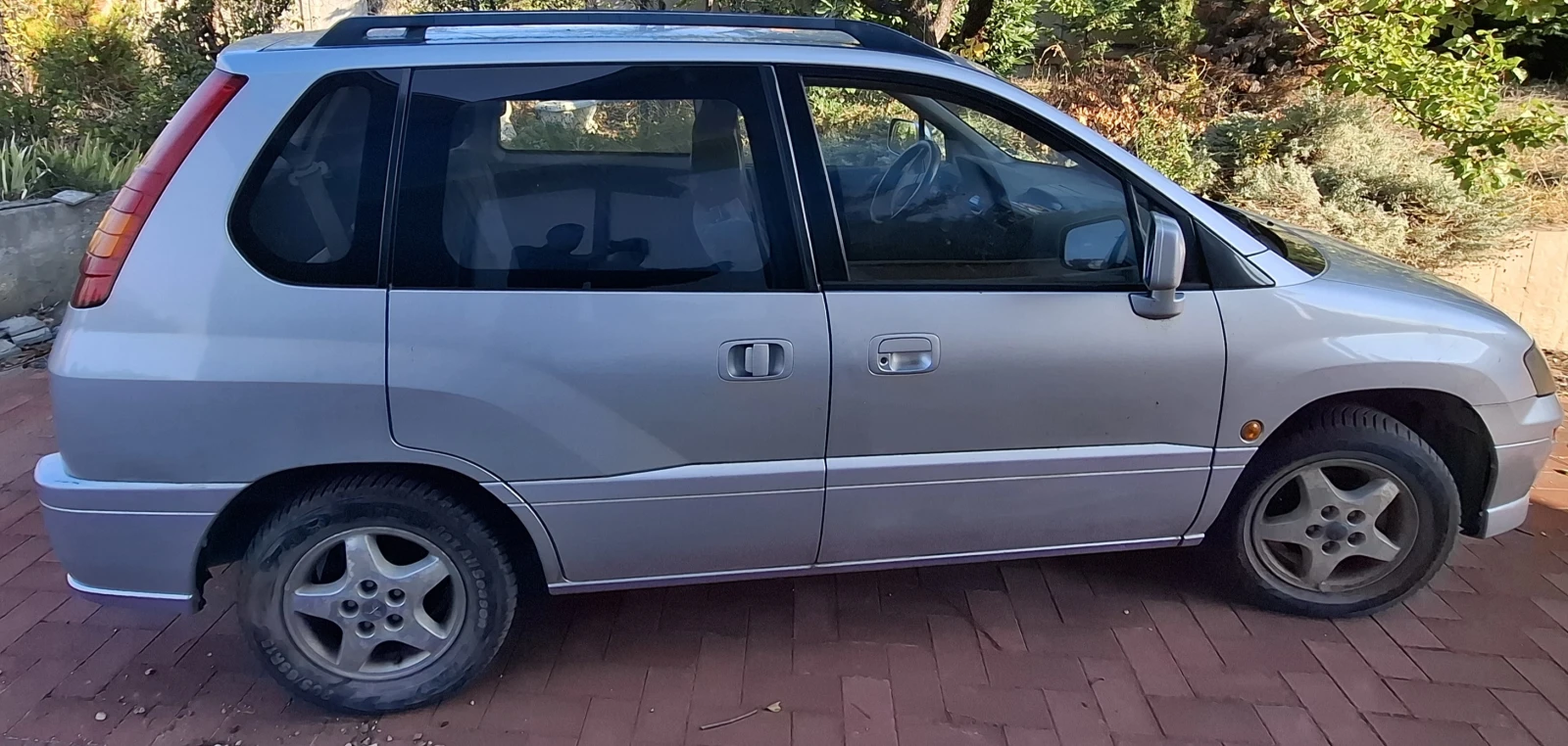 Mitsubishi Space runner, снимка 2 - Автомобили и джипове - 54489982