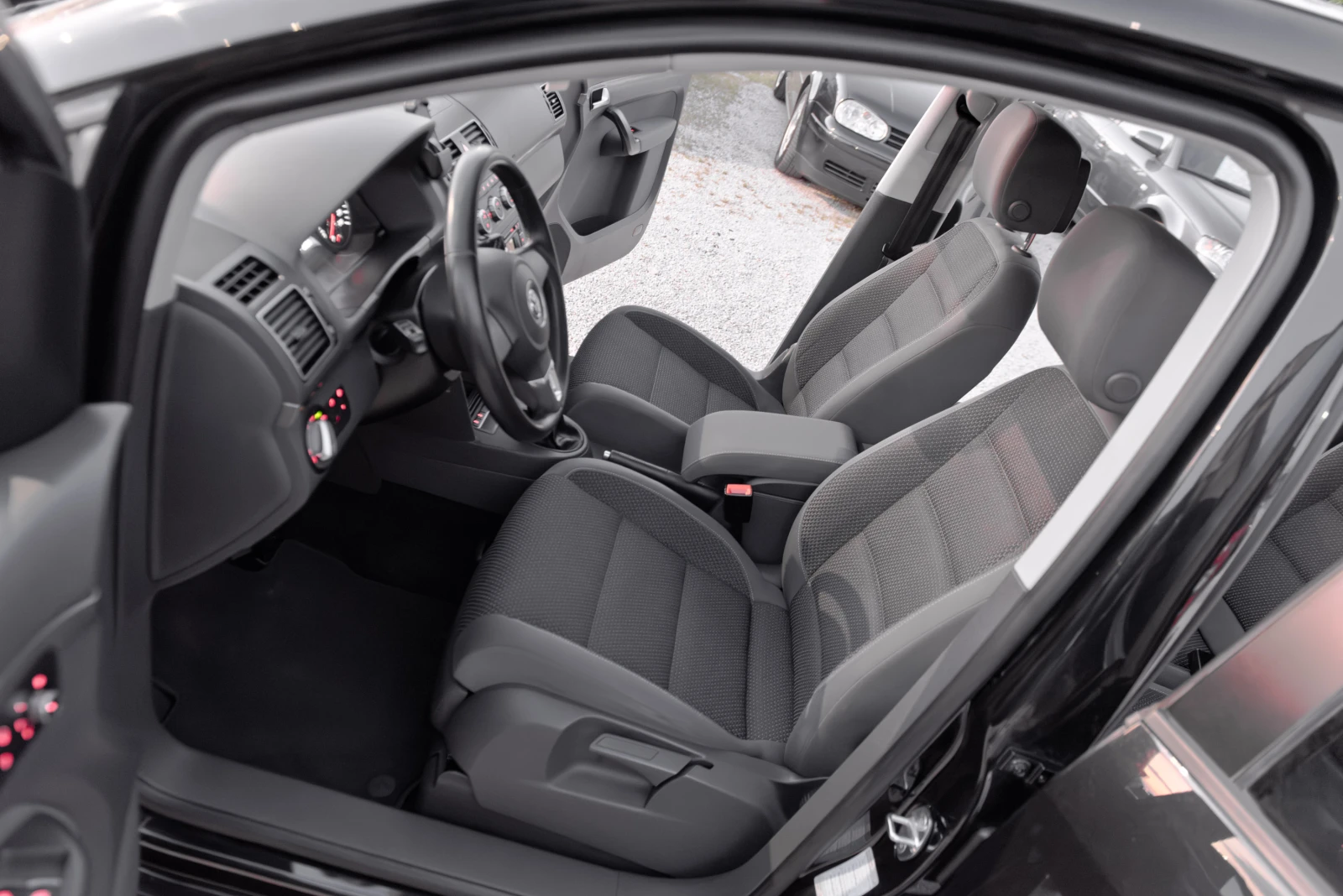 VW Touran 2.0tdi 140ks 2013g 6sk, снимка 9 - Автомобили и джипове - 54703208