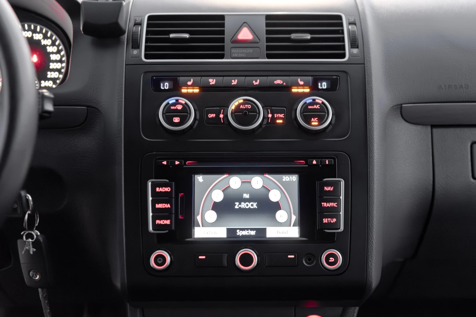 VW Touran 2.0tdi 140ks 2013g 6sk, снимка 14 - Автомобили и джипове - 54703208