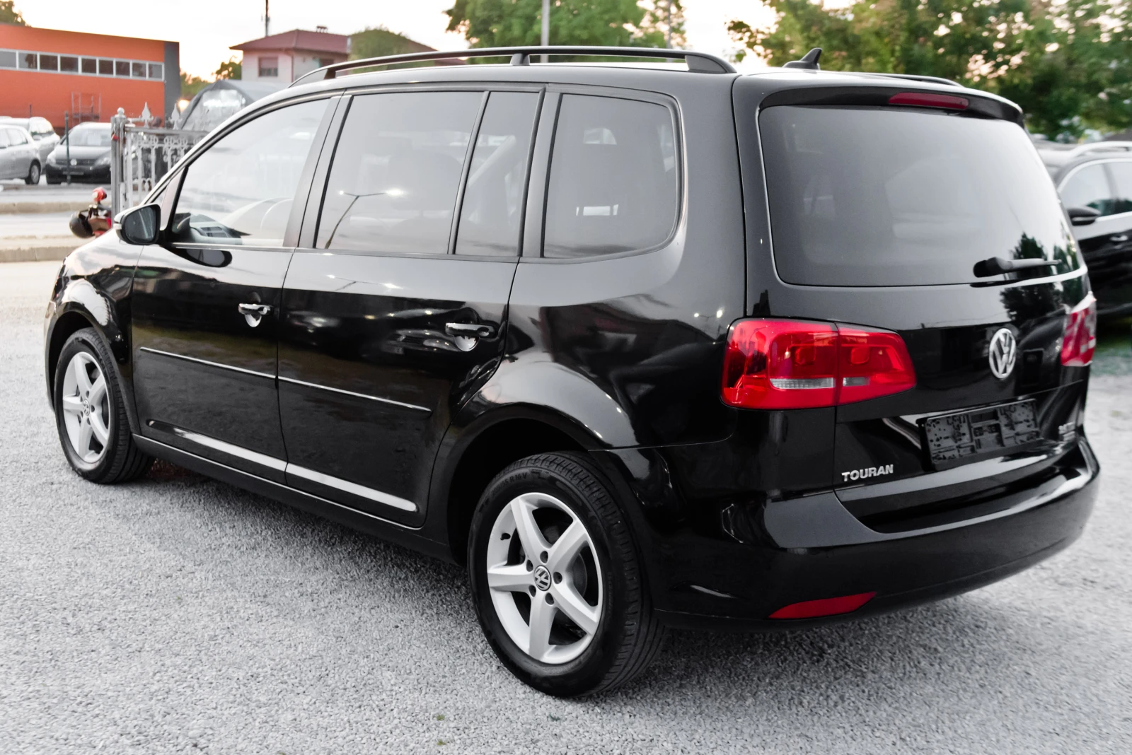 VW Touran 2.0tdi 140ks 2013g 6sk, снимка 6 - Автомобили и джипове - 54703208