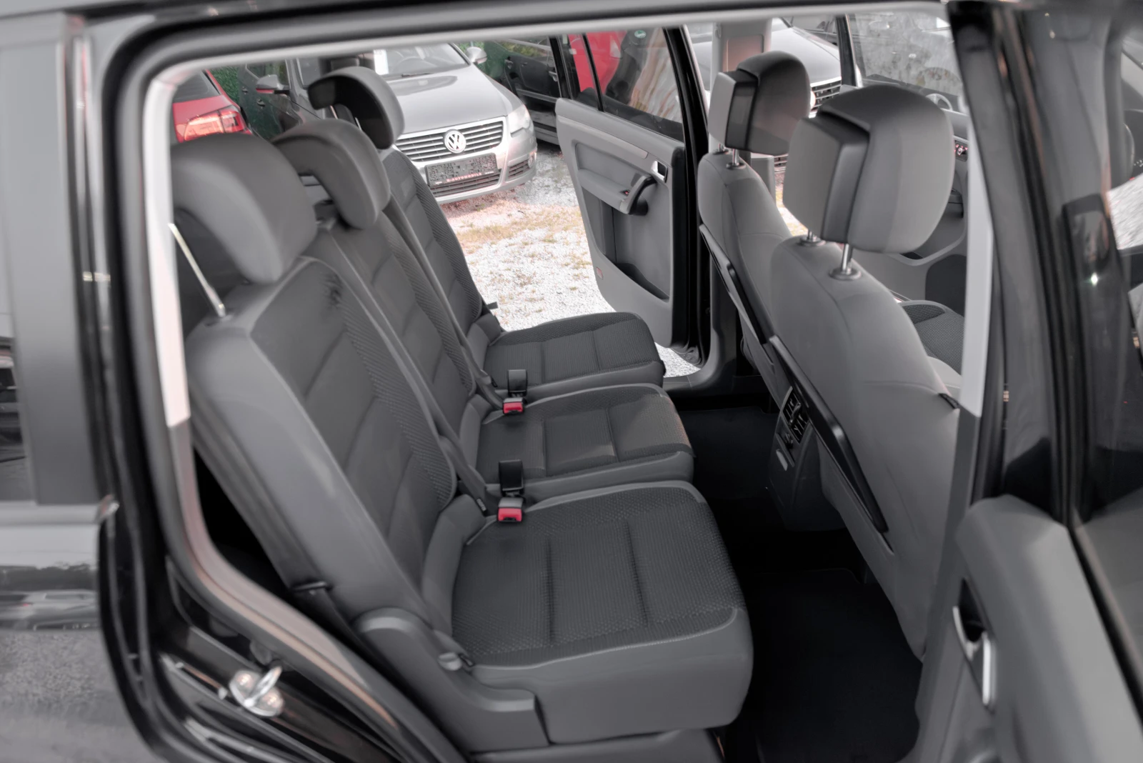 VW Touran 2.0tdi 140ks 2013g 6sk, снимка 11 - Автомобили и джипове - 54703208