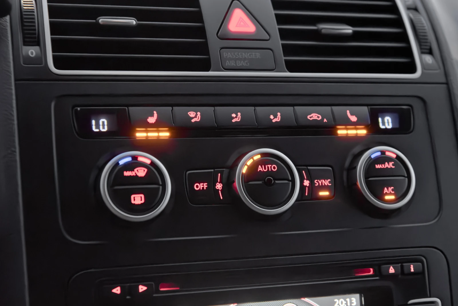 VW Touran 2.0tdi 140ks 2013g 6sk, снимка 17 - Автомобили и джипове - 54703208
