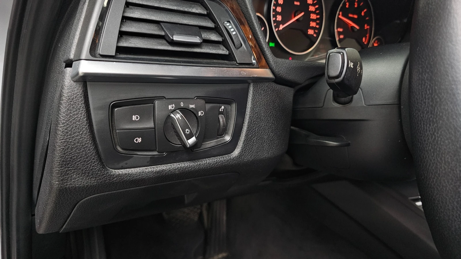 BMW 320 320d | NAVI | КОЖА | ШИБЕДАХ | ПОДГРЕВ, снимка 12 - Автомобили и джипове - 54798749
