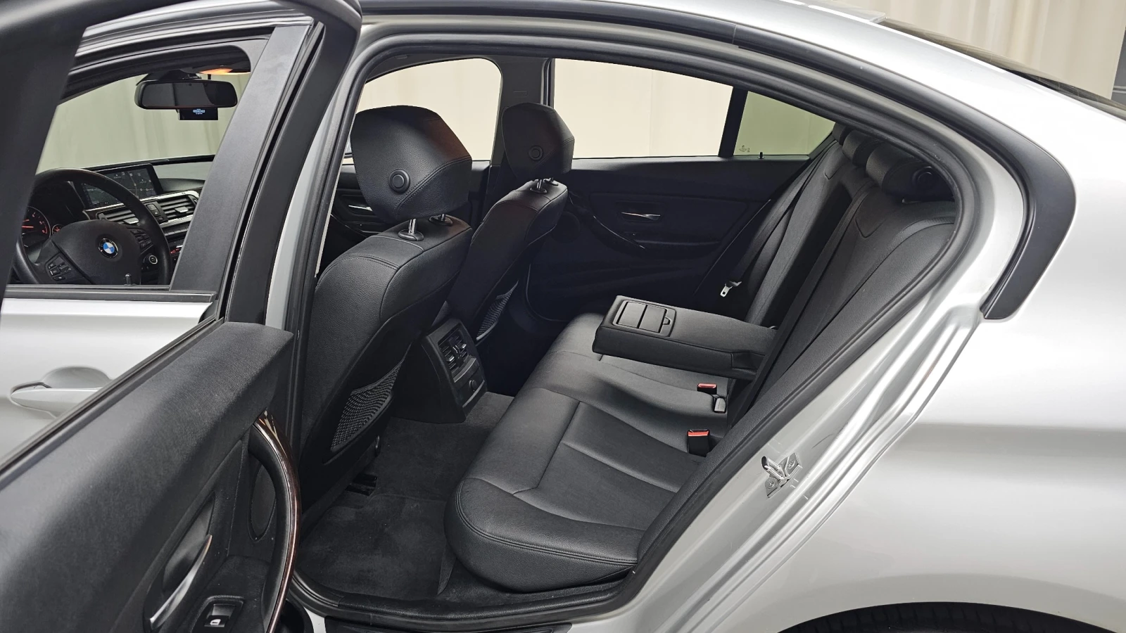 BMW 320 320d | NAVI | КОЖА | ШИБЕДАХ | ПОДГРЕВ, снимка 15 - Автомобили и джипове - 54798749
