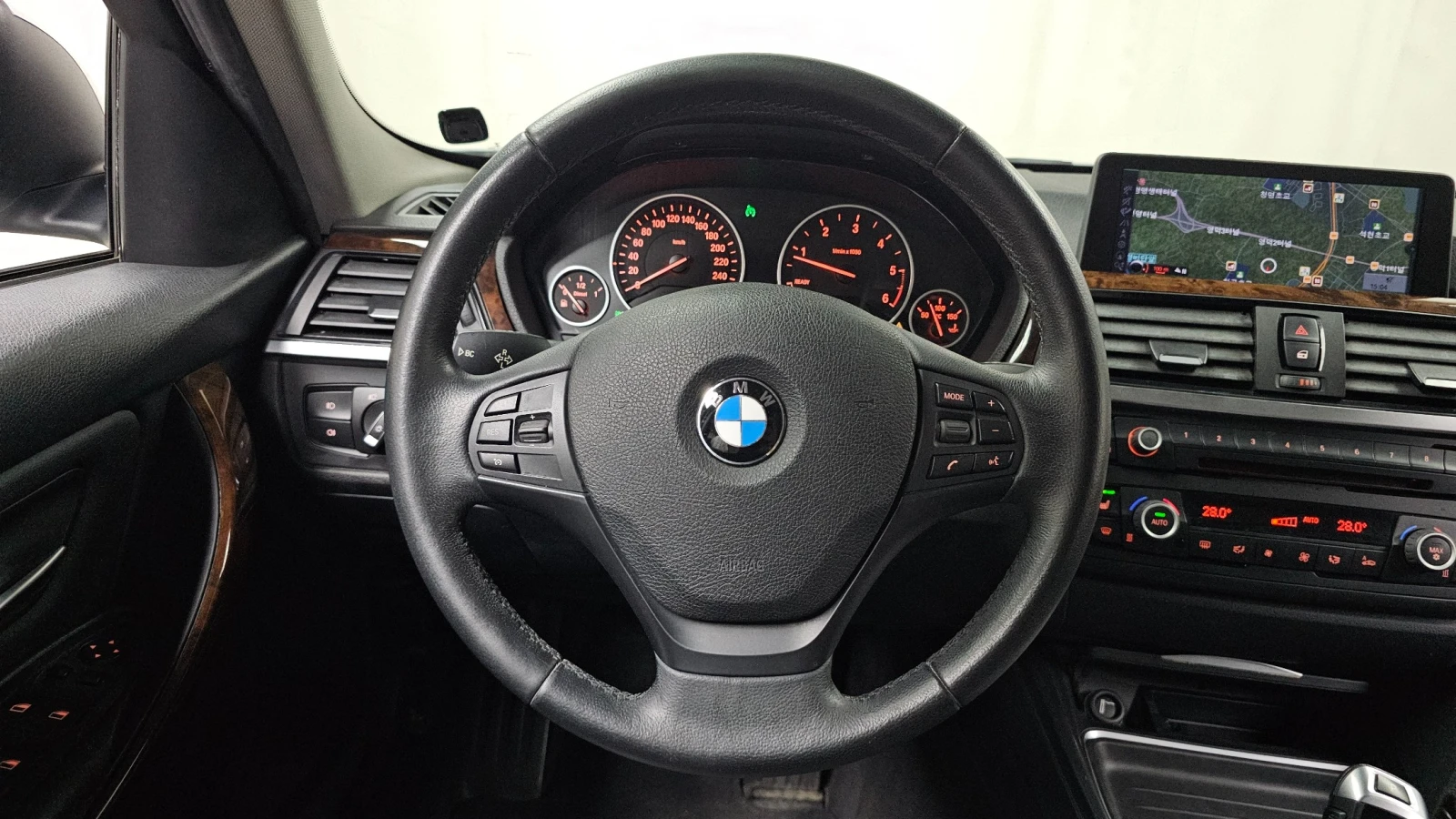 BMW 320 320d | NAVI | КОЖА | ШИБЕДАХ | ПОДГРЕВ, снимка 11 - Автомобили и джипове - 54798749
