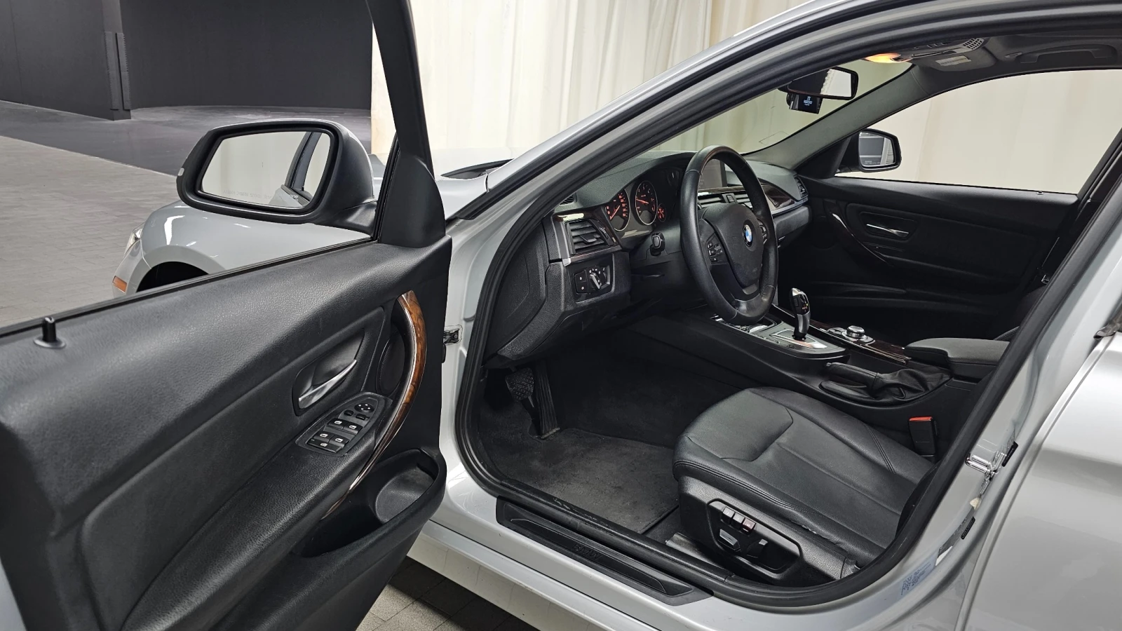 BMW 320 320d | NAVI | КОЖА | ШИБЕДАХ | ПОДГРЕВ, снимка 14 - Автомобили и джипове - 54798749