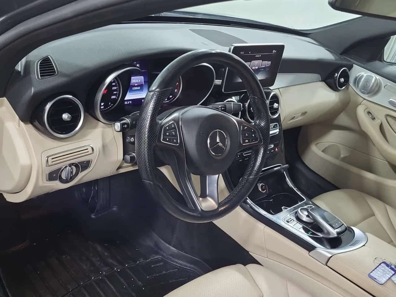 Mercedes-Benz C 300 * CARFAX * БЕЗ ЗАБЕЛЕЖКА * АВТОКРЕДИТ * , снимка 11 - Автомобили и джипове - 54909558