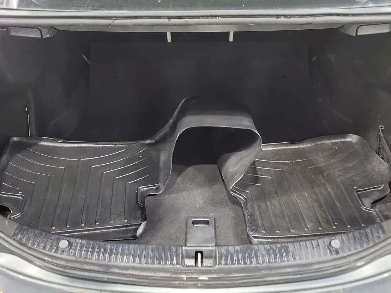 Mercedes-Benz C 300 * CARFAX * БЕЗ ЗАБЕЛЕЖКА * АВТОКРЕДИТ * , снимка 12 - Автомобили и джипове - 54909558