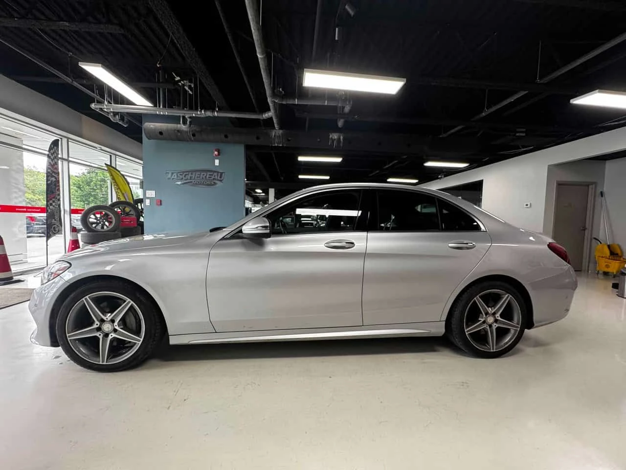 Mercedes-Benz C 300 4MATIC * AMG PACK* ПОДГРЕВ* ПАНОРАМА* КАМЕРА*  , снимка 3 - Автомобили и джипове - 55004253