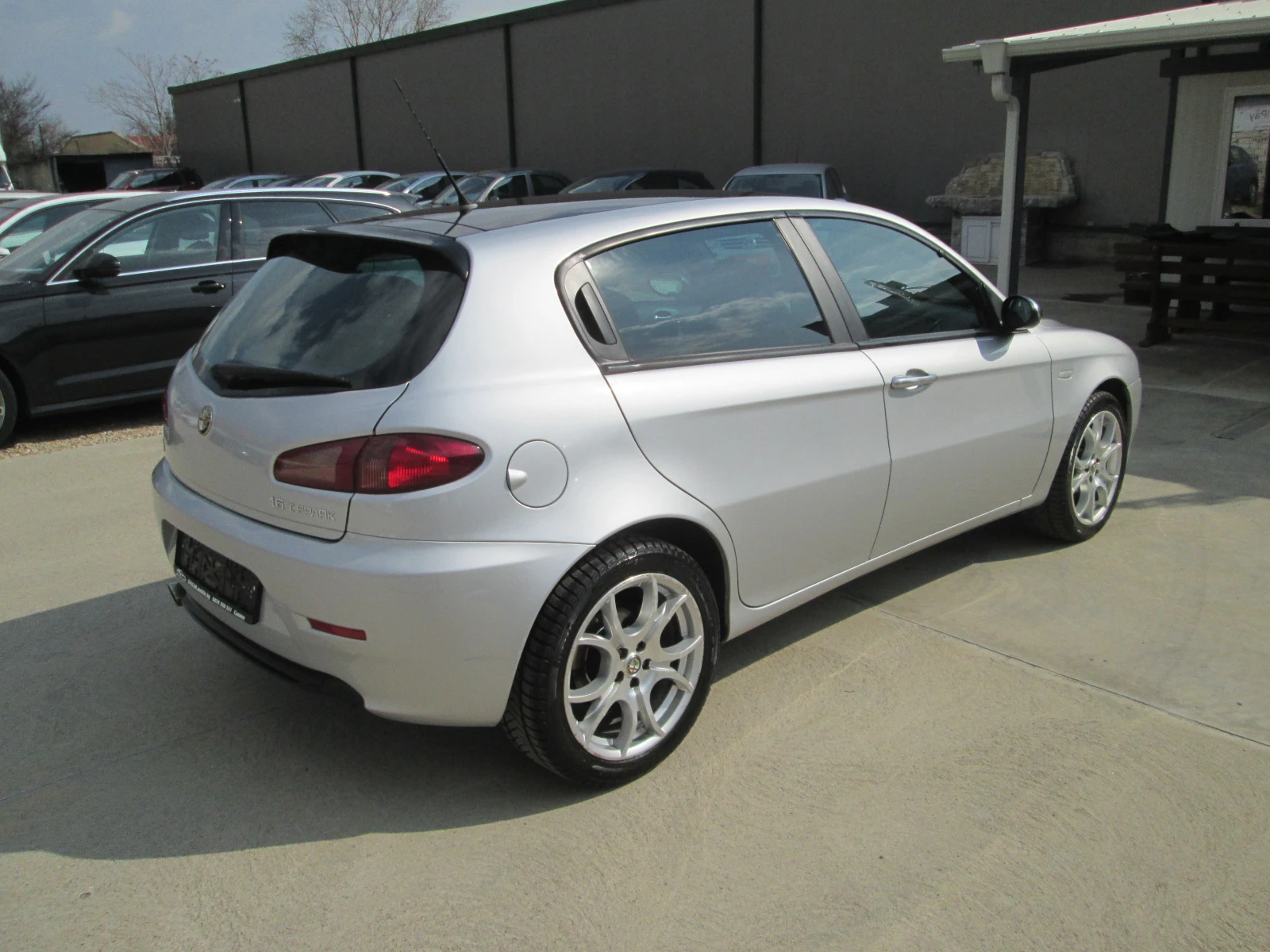 Alfa Romeo 147 1.6I 105kc.КЛИМАТИК-СЕРВИЗНА ИСТОРИЯ, снимка 4 - Автомобили и джипове - 55732763