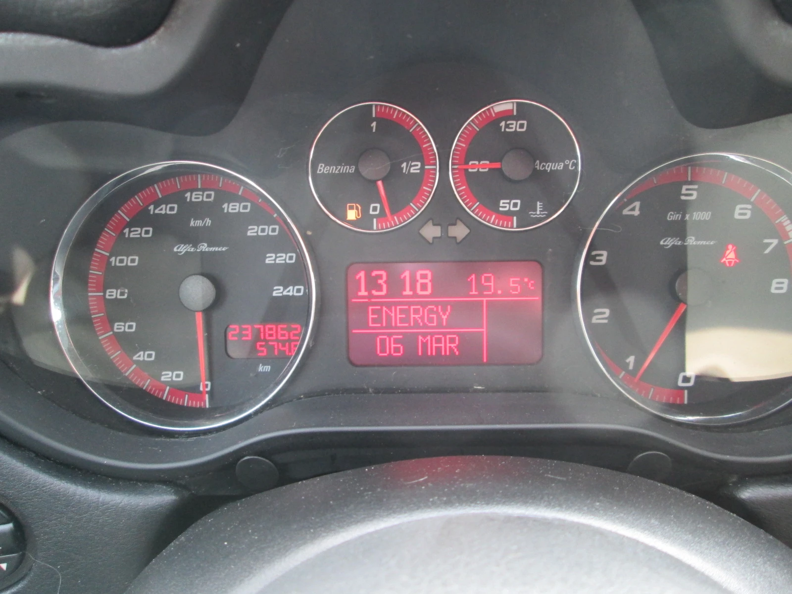 Alfa Romeo 147 1.6I 105kc.КЛИМАТИК-СЕРВИЗНА ИСТОРИЯ, снимка 11 - Автомобили и джипове - 55732763
