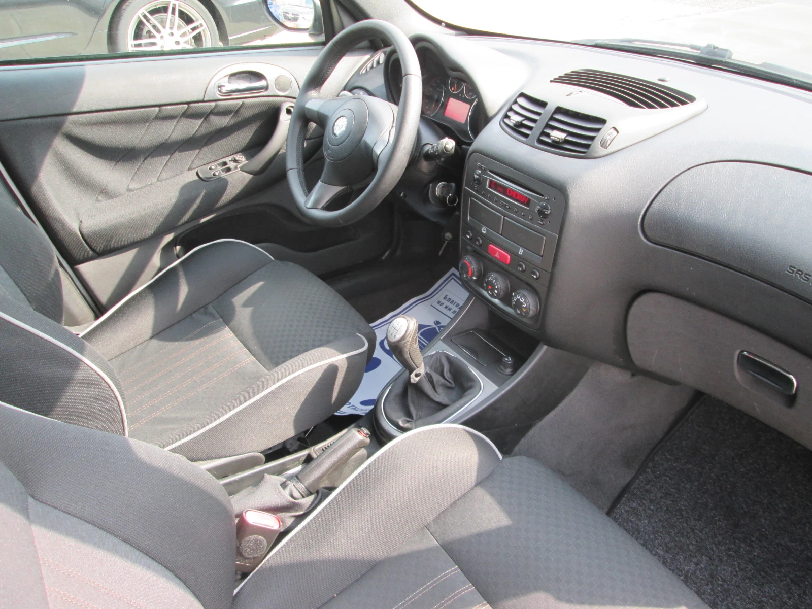 Alfa Romeo 147 1.6I 105kc.КЛИМАТИК-СЕРВИЗНА ИСТОРИЯ, снимка 16 - Автомобили и джипове - 55732763
