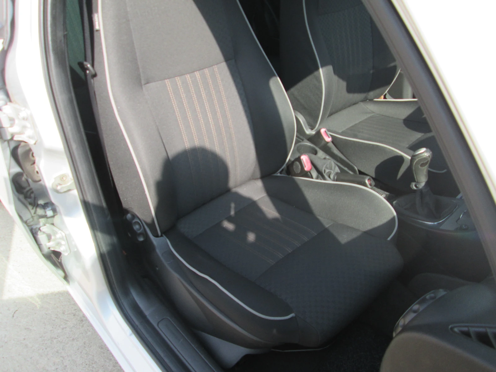 Alfa Romeo 147 1.6I 105kc.КЛИМАТИК-СЕРВИЗНА ИСТОРИЯ, снимка 14 - Автомобили и джипове - 55732763