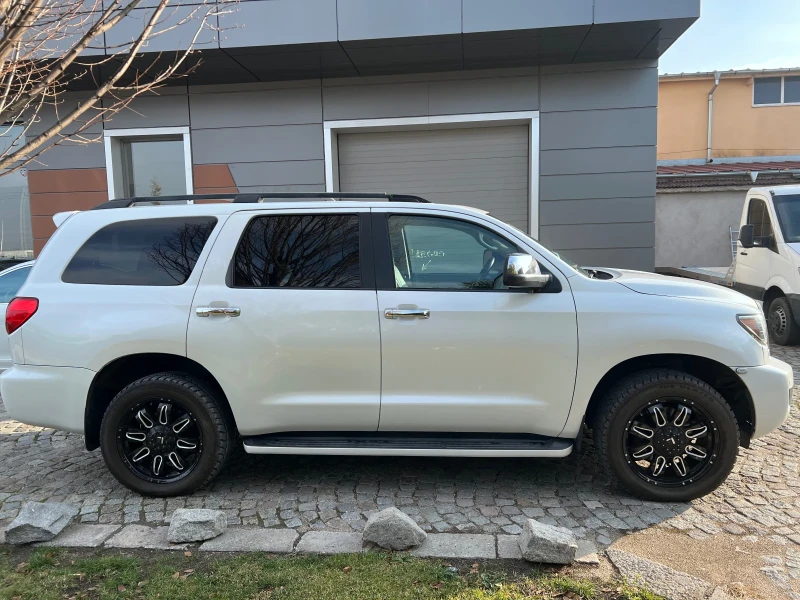 Toyota Sequoia 5.7 Platinum, снимка 4 - Автомобили и джипове - 48452902