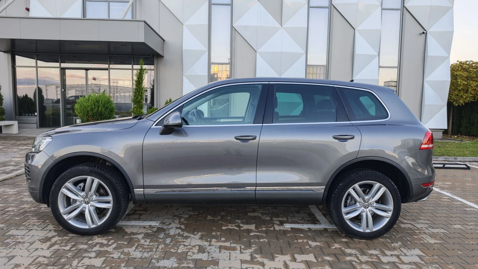 VW Touareg 3.0TDI 240kc.4x4  | Mobile.bg   7