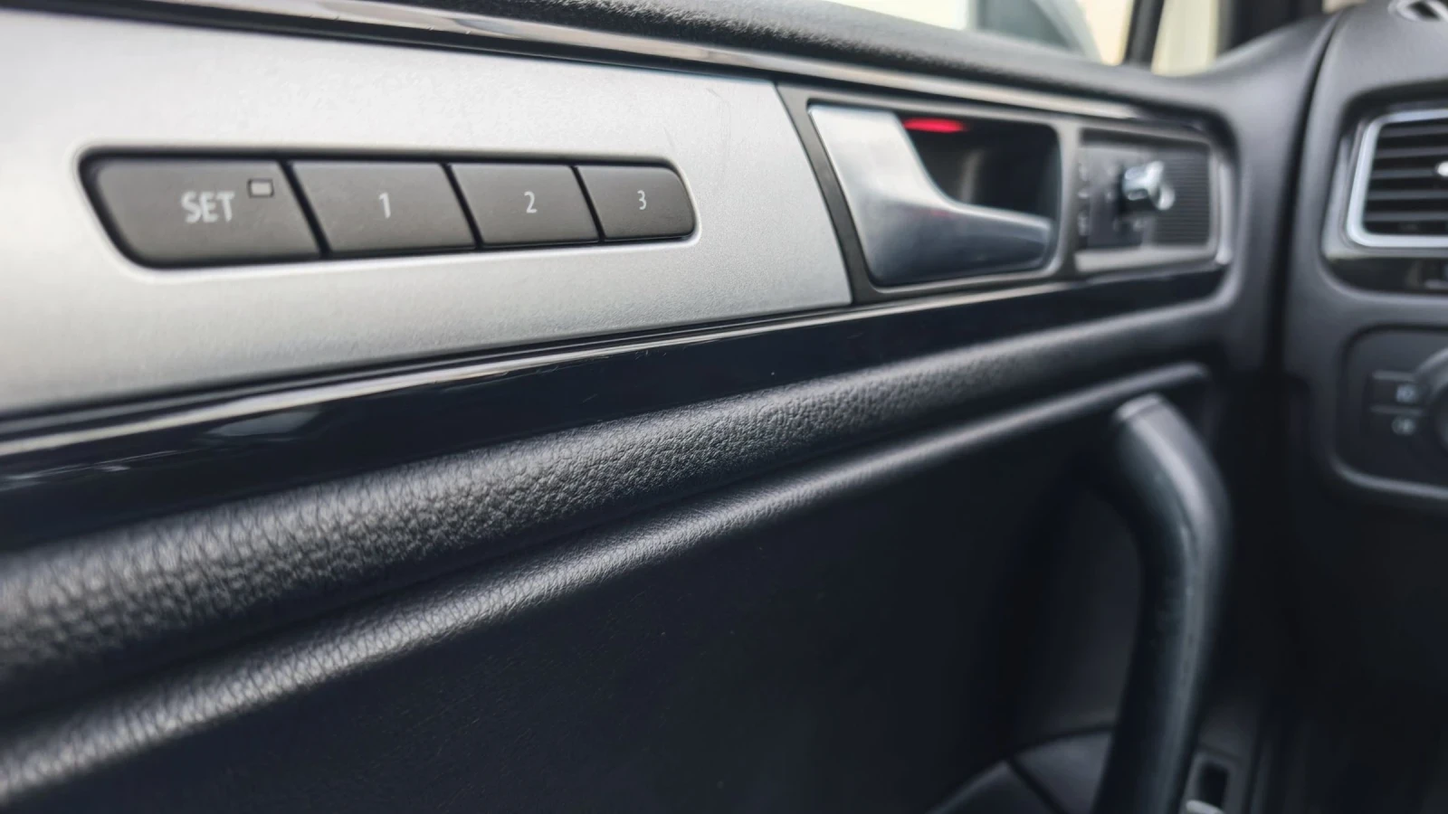 VW Touareg 3.0TDI 240kc.4x4  | Mobile.bg   15