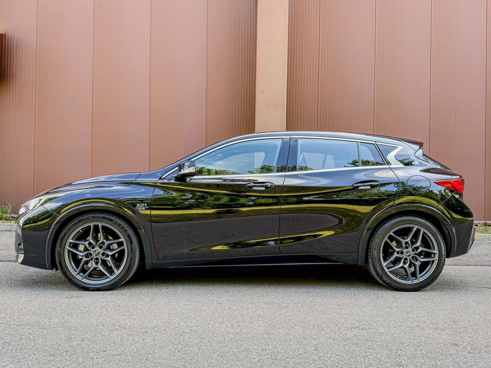Infiniti Q30 2.0i 211к.с.ГАРАНЦИЯ 6 МЕСЕЦА ИЛИ 5000КМ ШВЕЙЦАРИЯ, снимка 2 - Автомобили и джипове - 54883922