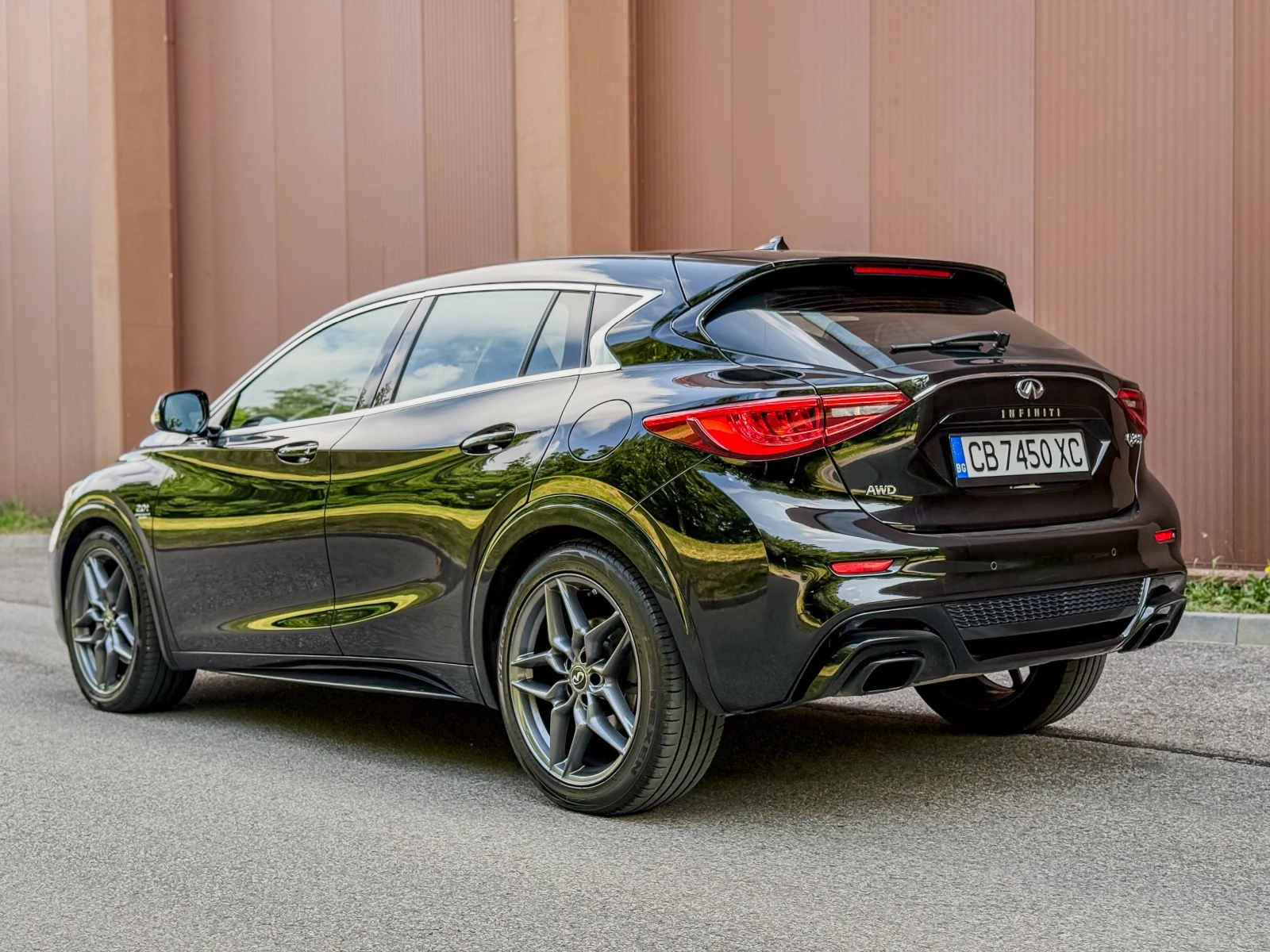 Infiniti Q30 2.0i 211к.с.ГАРАНЦИЯ 6 МЕСЕЦА ИЛИ 5000КМ ШВЕЙЦАРИЯ, снимка 3 - Автомобили и джипове - 54883922