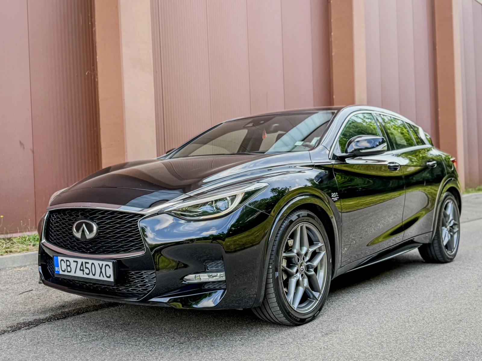 Infiniti Q30 2.0i 211к.с.ГАРАНЦИЯ 6 МЕСЕЦА ИЛИ 5000КМ ШВЕЙЦАРИЯ