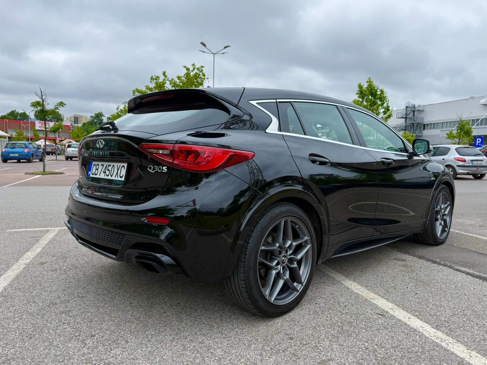 Infiniti Q30 2.0i 211к.с.ГАРАНЦИЯ 6 МЕСЕЦА ИЛИ 5000КМ ШВЕЙЦАРИЯ, снимка 4 - Автомобили и джипове - 54883922