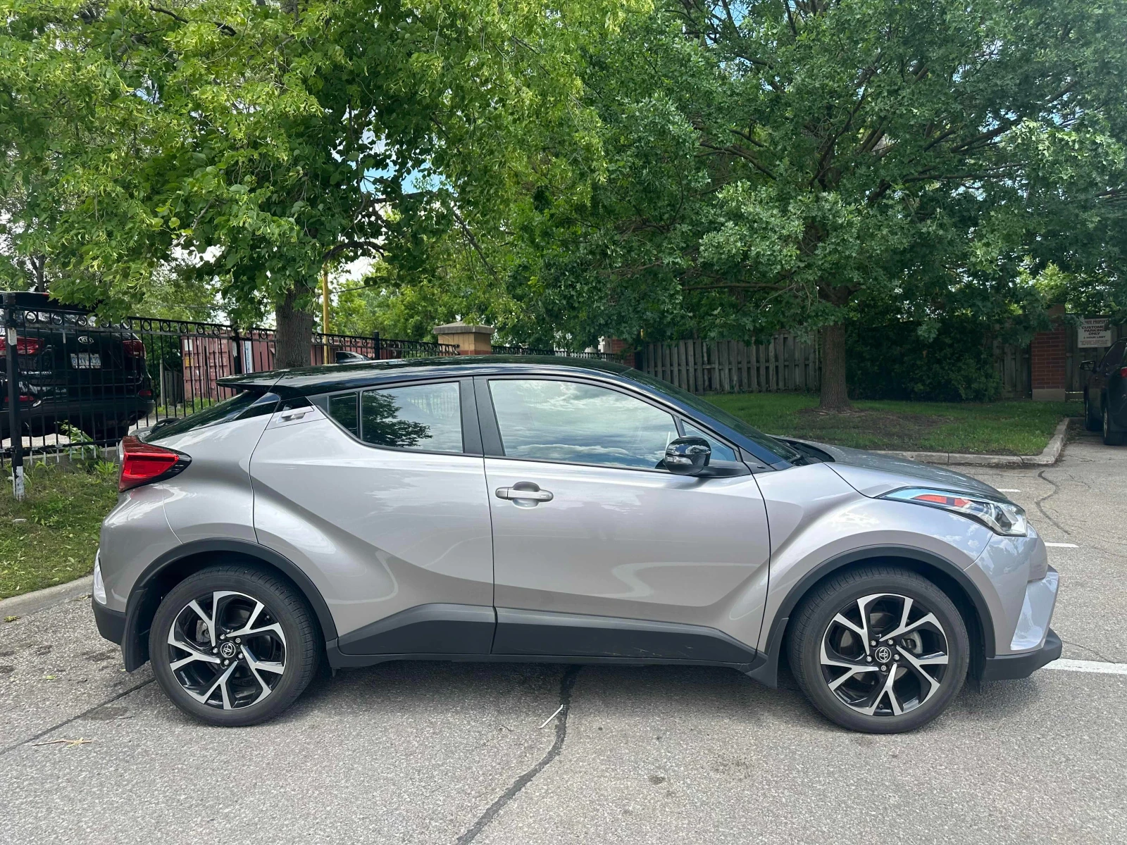 Toyota C-HR FWD * CARFAX * АВТО КРЕДИТ * , снимка 4 - Автомобили и джипове - 54949356