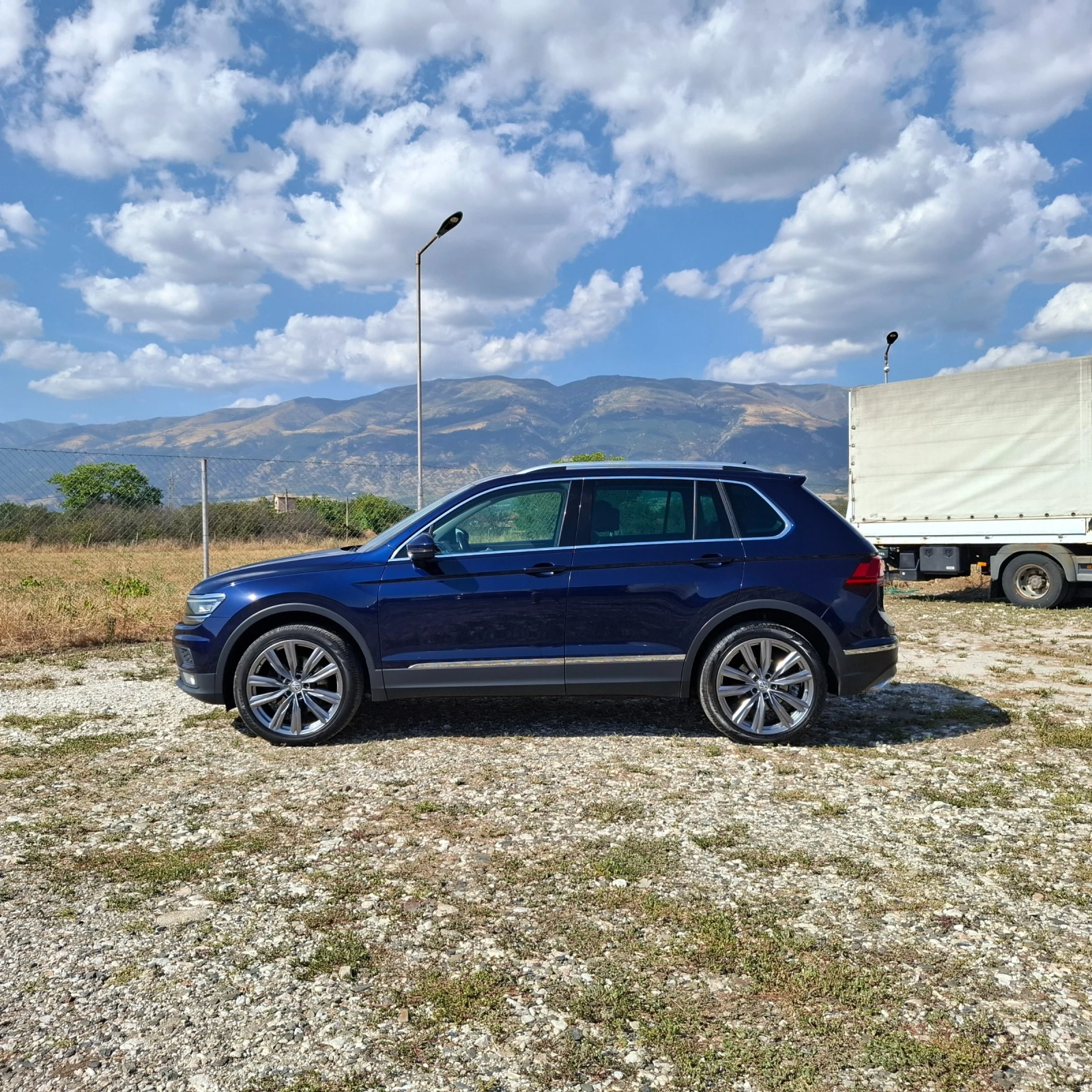 VW Tiguan Highline/DYNAUDIO/Head up/2.0/240кс/4MOTION/360кам, снимка 8 - Автомобили и джипове - 55914629