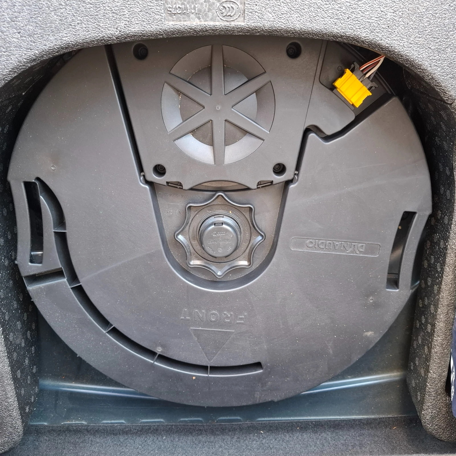 VW Tiguan Highline/DYNAUDIO/Head up/2.0/240кс/4MOTION/360кам, снимка 16 - Автомобили и джипове - 55914629