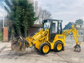   JCB