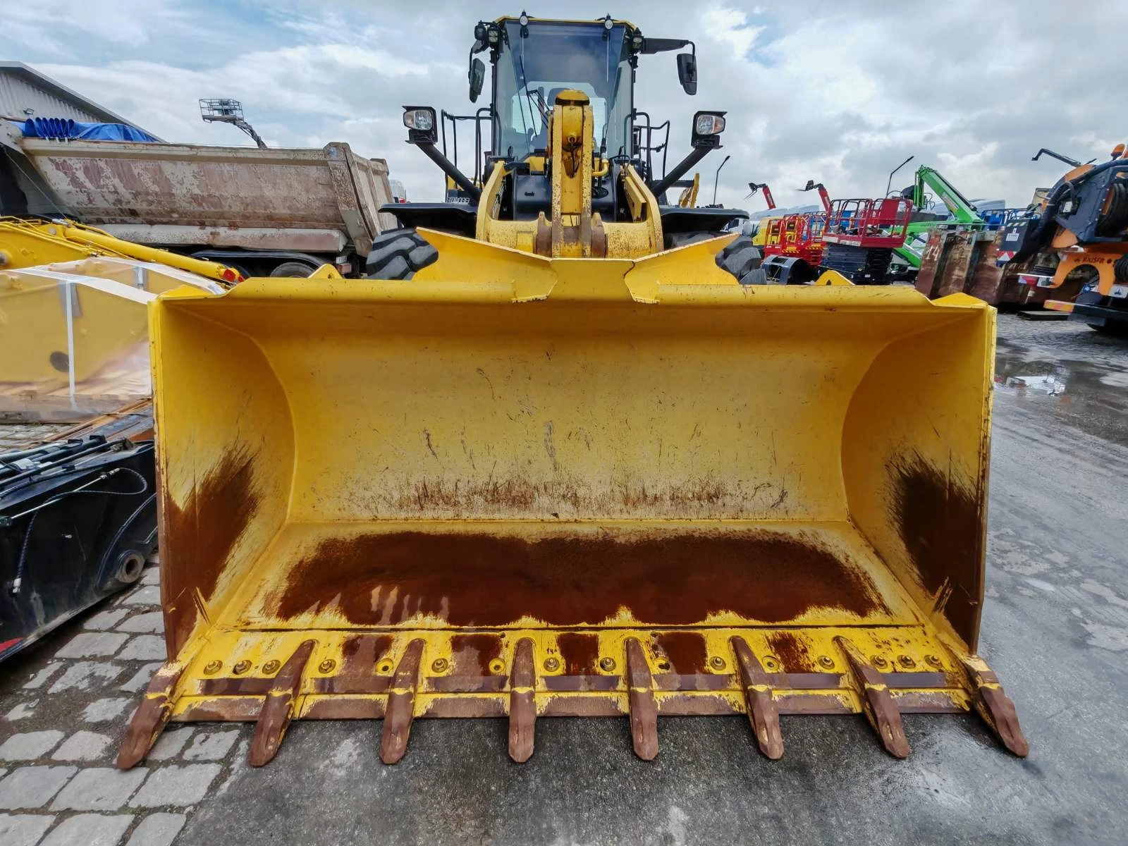 Челен товарач Komatsu WA380-8E0 - изображение 4