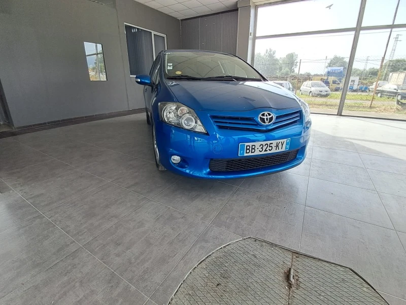 Toyota Auris 1.4 6-ск, снимка 2 - Автомобили и джипове - 46082561