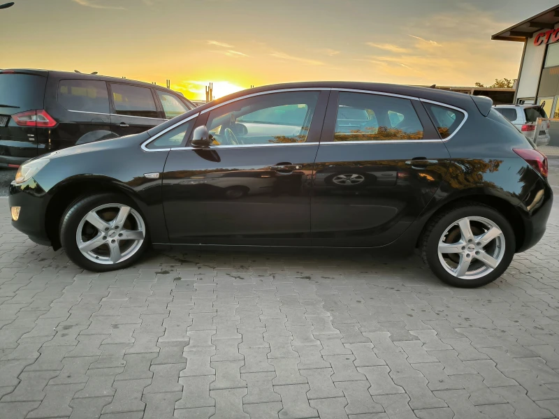 Opel Astra 1, 7 TDCi-110k.c.6ck.HABИ, ЕВРО 5В, FACELiFT, снимка 3 - Автомобили и джипове - 47739881