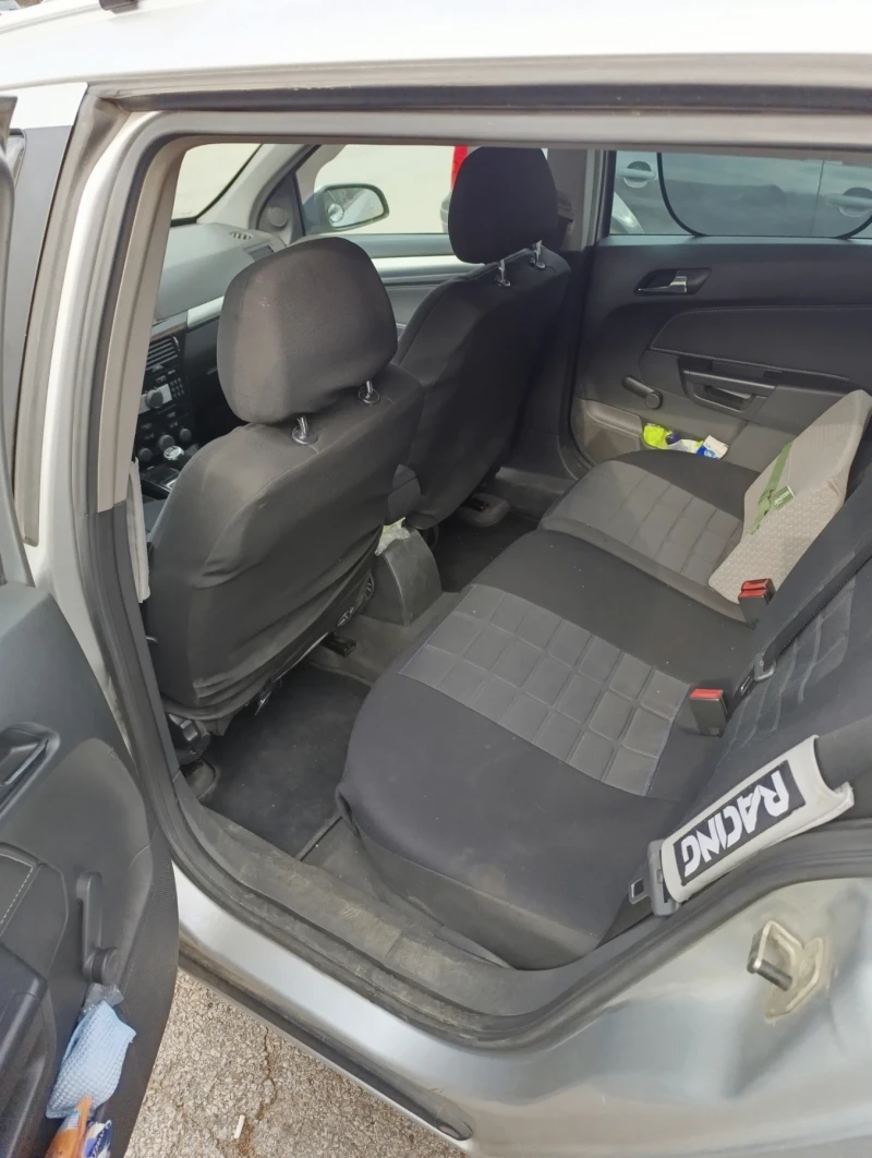 Opel Astra 1.7 CDTi, снимка 8 - Автомобили и джипове - 48319847