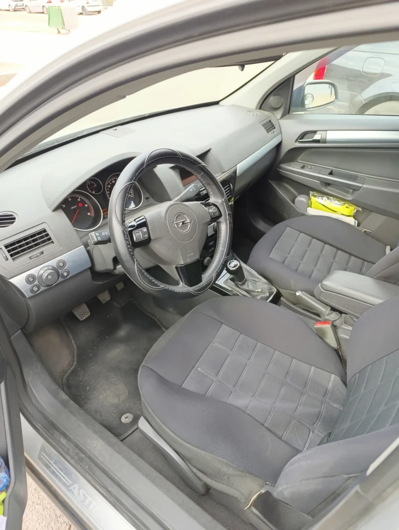 Opel Astra 1.7 CDTi, снимка 7 - Автомобили и джипове - 48319847