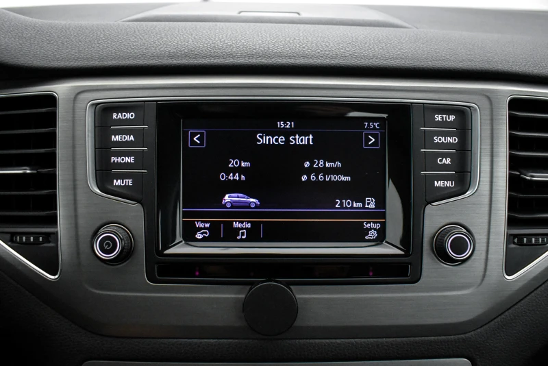 VW Sportsvan Дистроник, снимка 14 - Автомобили и джипове - 49565904