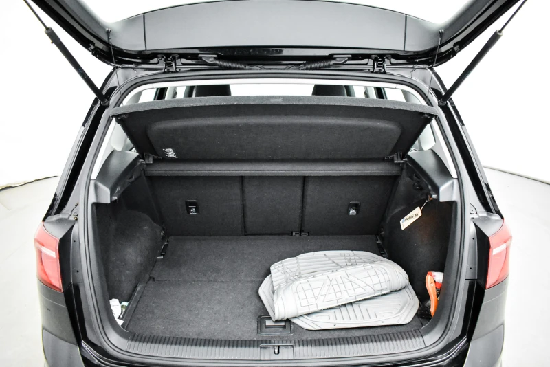 VW Sportsvan Дистроник, снимка 8 - Автомобили и джипове - 49565904