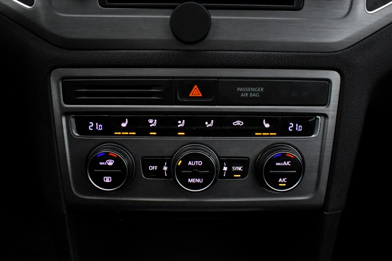 VW Sportsvan Дистроник, снимка 13 - Автомобили и джипове - 49565904