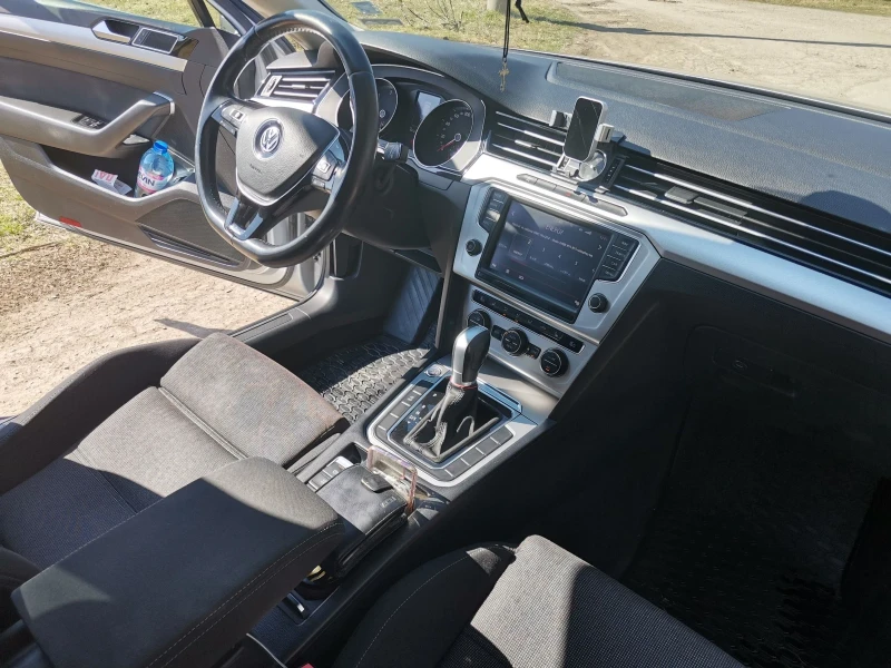 VW Passat 2.0 TDI, снимка 16 - Автомобили и джипове - 51753227