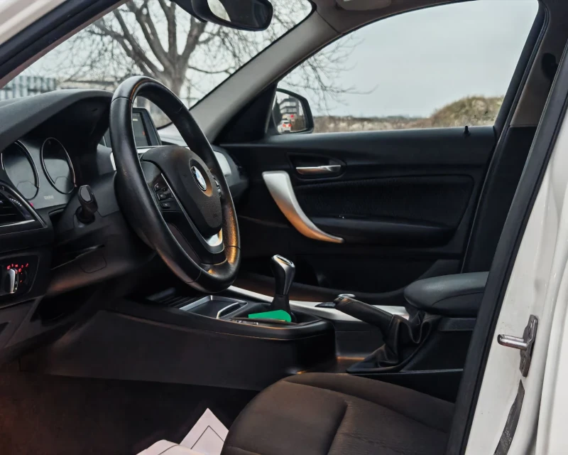 BMW 118 1.5  БЕНЗИН 136 К.С. УНИКАЛНО СЪСТОЯНИЕ! НОВА!, снимка 8 - Автомобили и джипове - 52884969