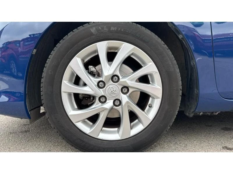 Toyota Auris 1.8HSD CVT Luna, снимка 16 - Автомобили и джипове - 48249780