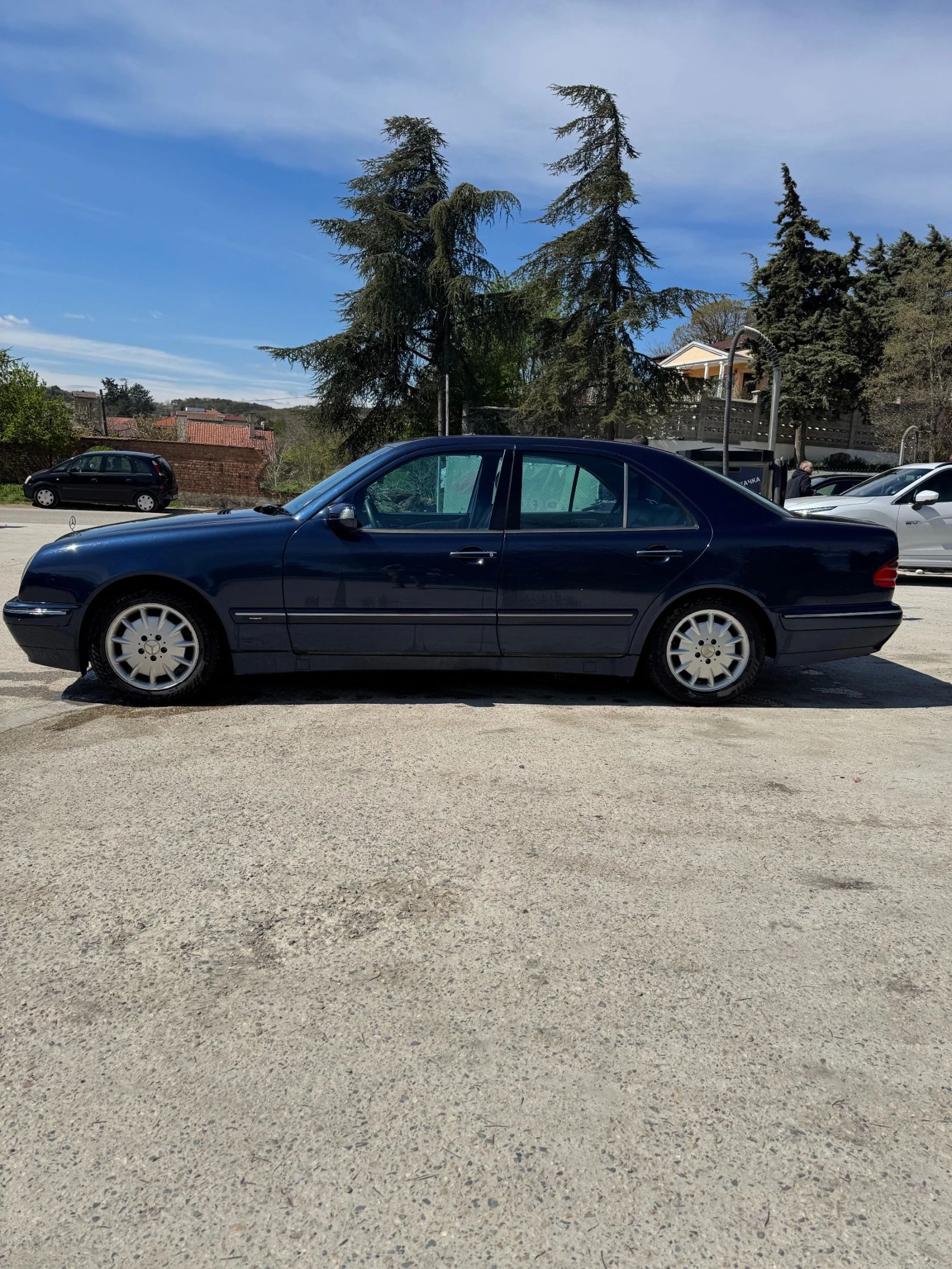 Mercedes-Benz E 200  - изображение 8