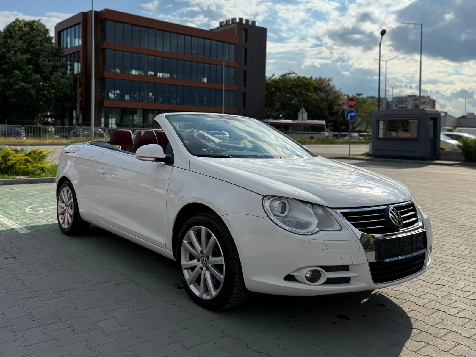 VW Eos 2.0TDI Панорама / Червена Кожа / Ел.Таван - изображение 7