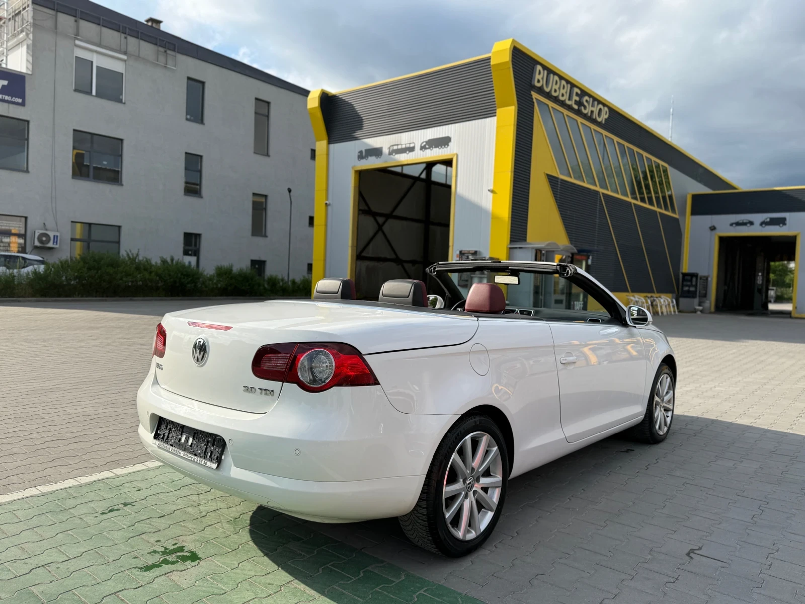 VW Eos 2.0TDI Панорама / Червена Кожа / Ел.Таван - изображение 8