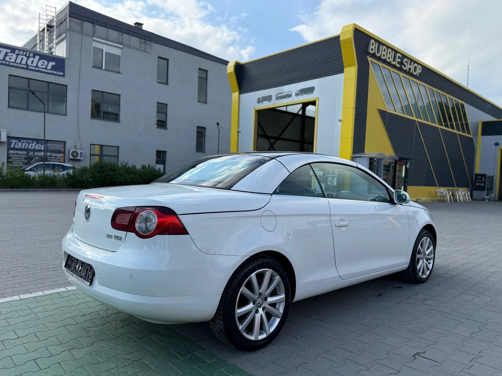 VW Eos 2.0TDI Панорама / Червена Кожа / Ел.Таван - изображение 4