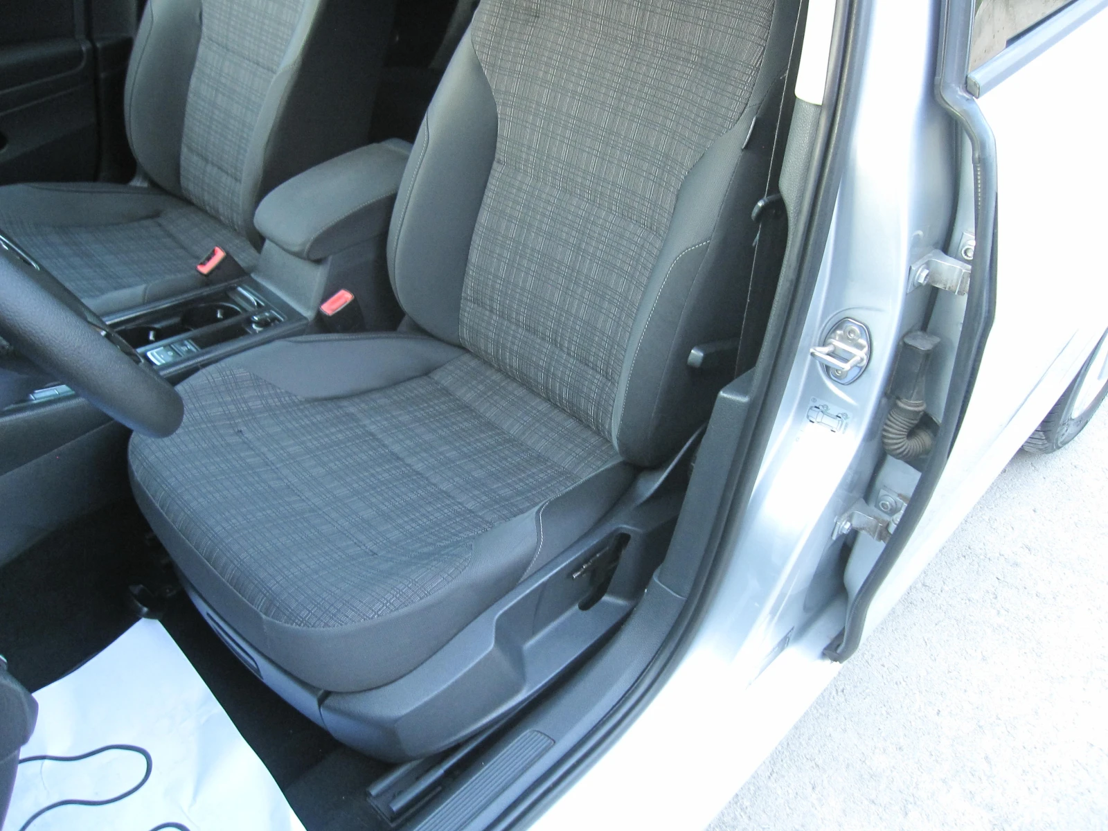 VW Golf Variant 7 , 1, 6-TDI R-Line - изображение 9