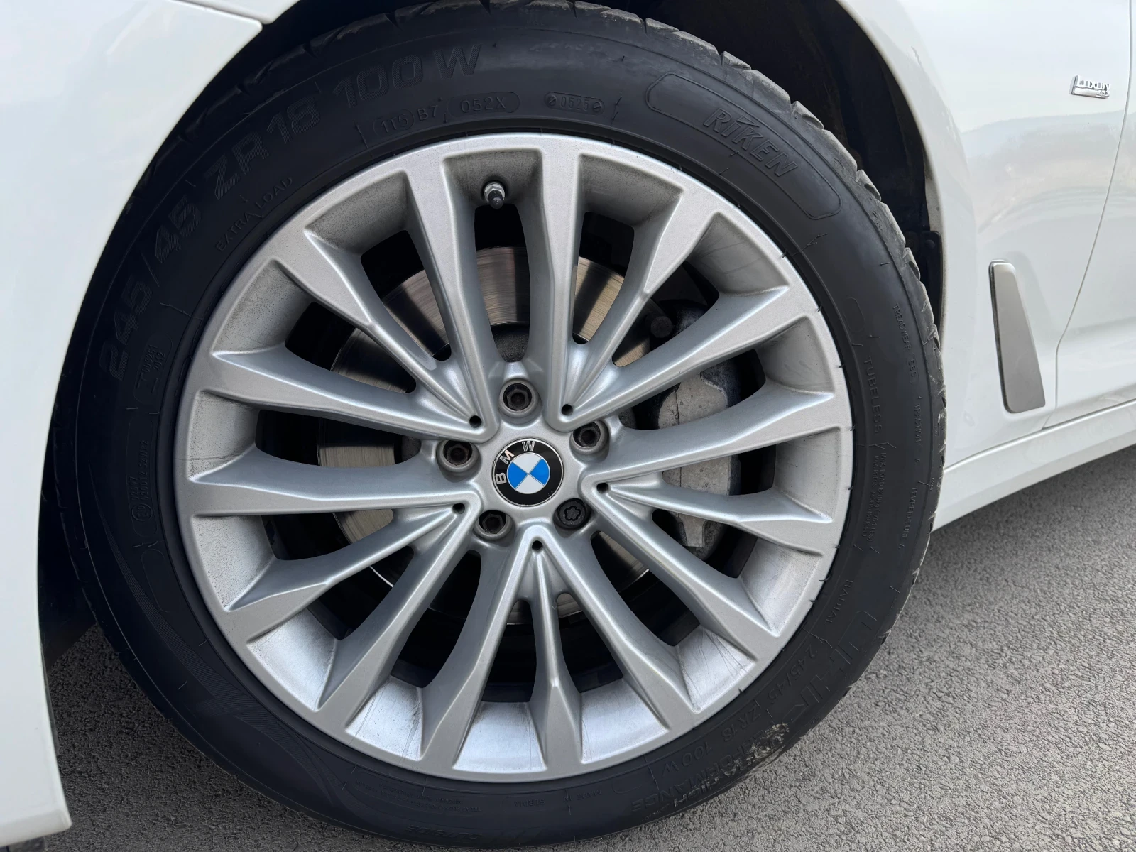 BMW 530 i-Luxury Line-100k KM, снимка 10 - Автомобили и джипове - 53753841